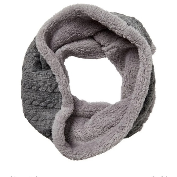 ☕️3️⃣for💲3️⃣0️⃣! Gloves and scarf set! - Picture 3 of 4